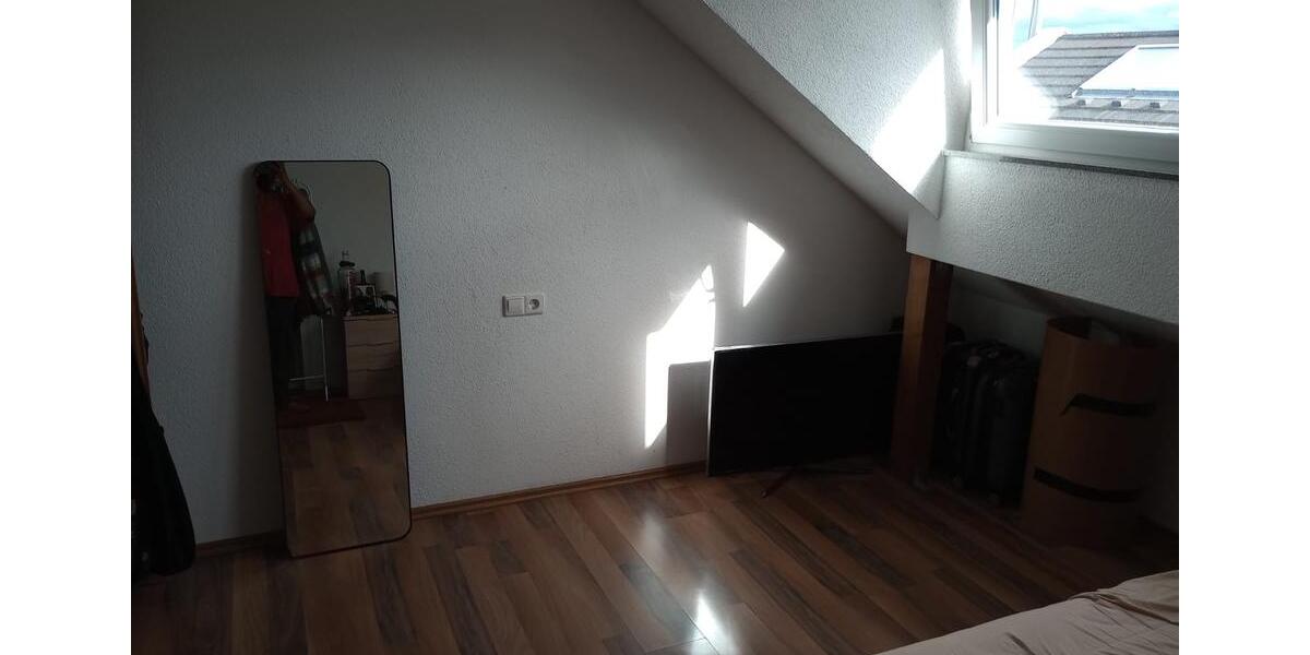 Dachgeschoßwohnung Esslingen am Neckar Hegensberg - 3 Zimmer, 71 m&sup2;, 1.350&euro; | Angebot:25174491