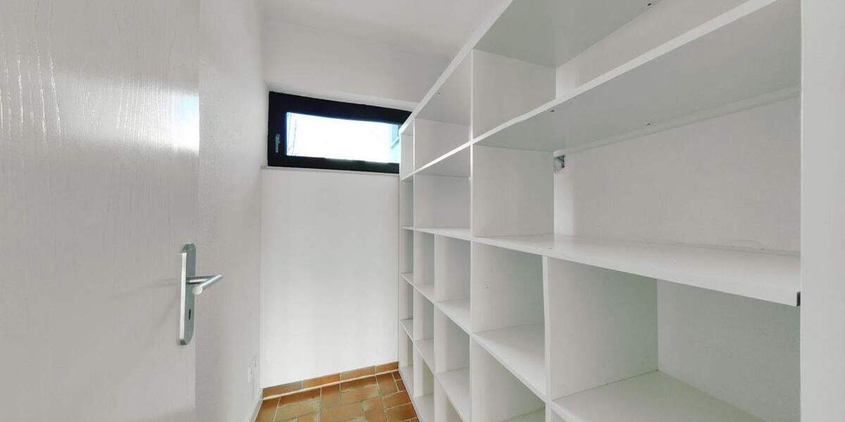 Etagenwohnung Remseck Neckarrems - 7 Zimmer, 226 m&sup2;, 799.000&euro; | Angebot:24847873