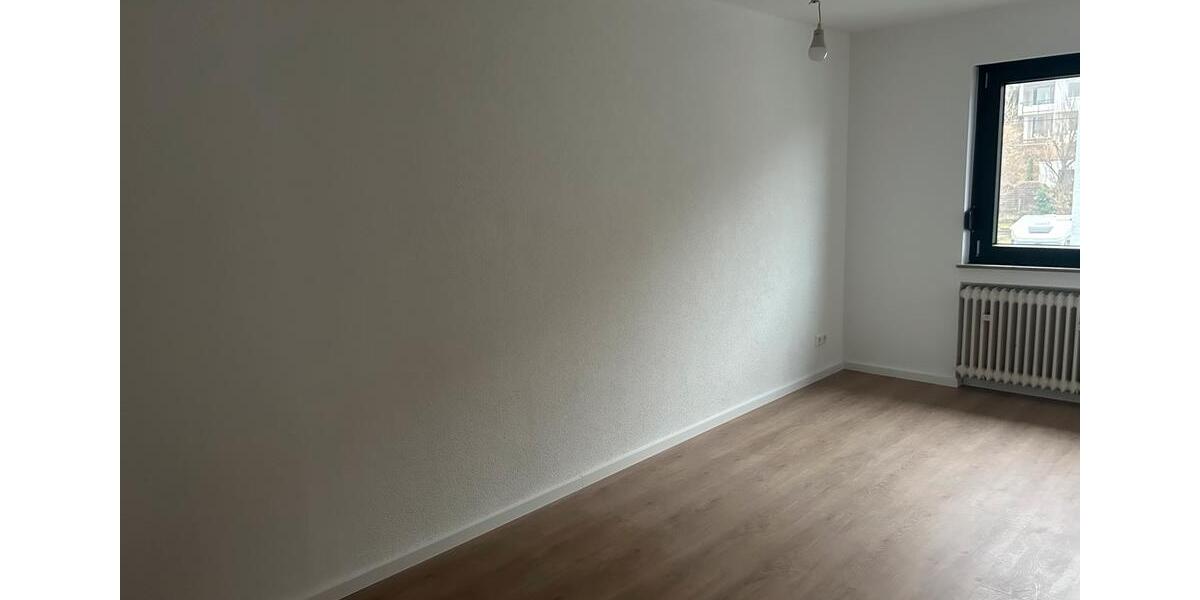 Etagenwohnung Esslingen am Neckar Pliensauvorstadt - 3 Zimmer, 96 m&sup2;, 1.300&euro; | Angebot:24549181