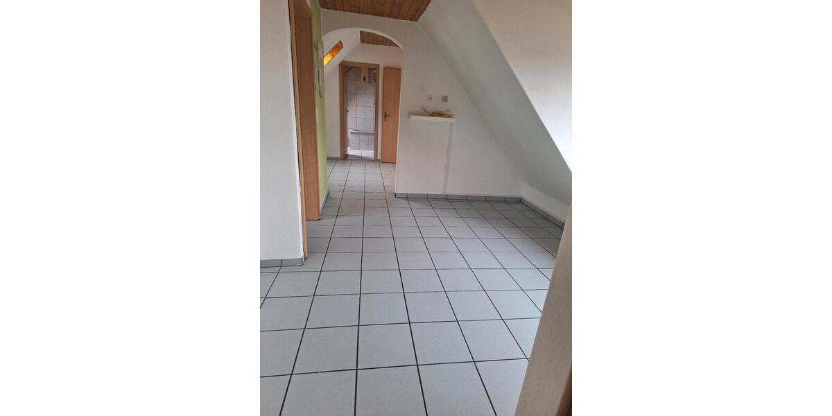Dachgeschoßwohnung Mühlacker - 3 Zimmer, 86 m&sup2;, 720&euro; | Angebot:26144386
