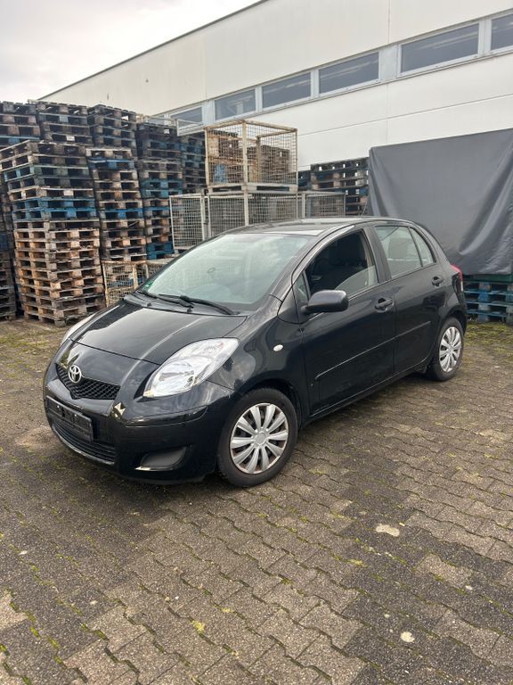 Toyota Yaris 135.000 km 1.900 € Reutlingen 72766