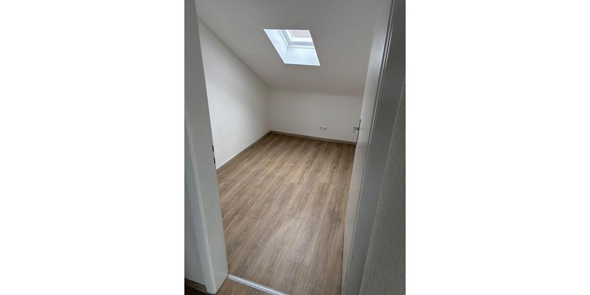 Dachgeschoßwohnung Leonberg - 2.5 Zimmer, 60 m&sup2;, 850&euro; | Angebot:24702910