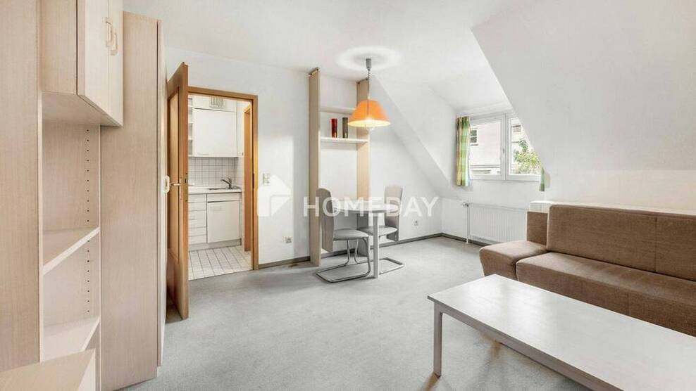 Möbliertes 1-Zimmer-Apartment im DG mit TG-Stellplatz - sofort bezugsfrei in Uni-Nähe!