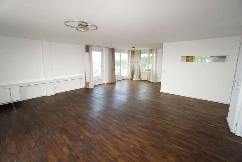Wohnung zum Mieten in Stuttgart-Botnang 2.700 € 171 m²