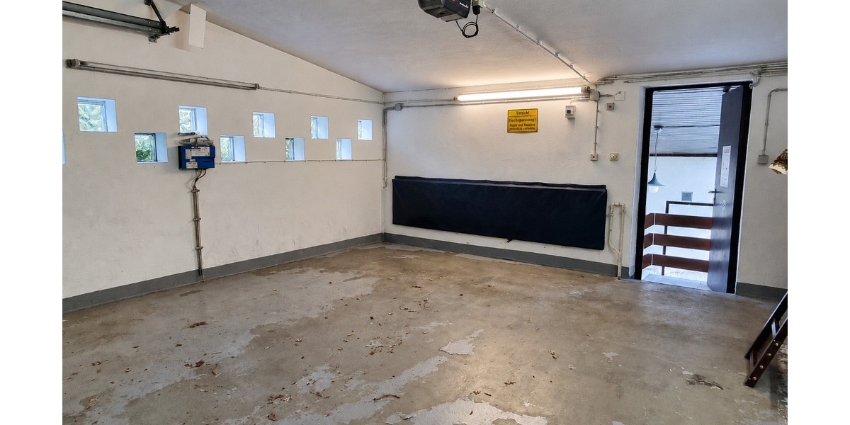Familienfreundliches Einfamilienhaus mit Einliegerwohnung in attraktiver Aussichtslage von Leonberg - Einliegerwohnung Leonberg Leonberg | Angebot:27550187