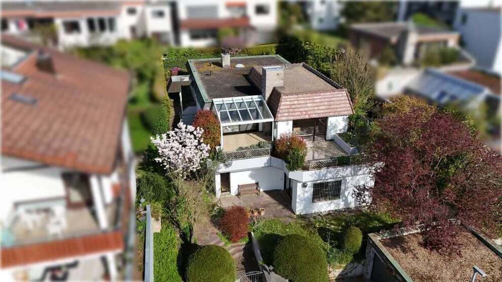 Haus zum Kaufen in Esslingen am Neckar 895.000 € 260.5 m²