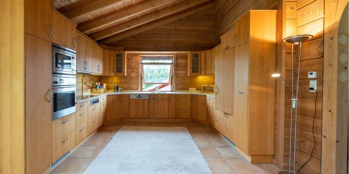 Einfamilienhaus in privilegierter Lage mit weitläufigem Garten und herrlichem Panorama 4 zimmer