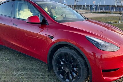 Tesla Model Y 33.000 km 32.799 € Stuttgart 70437
