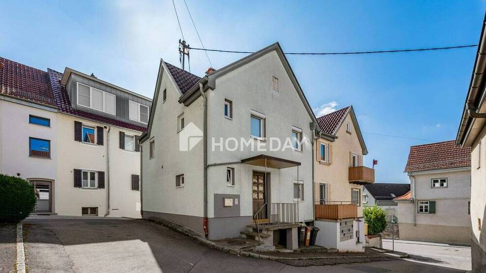 Charmante Doppelhaushälfte mit Dachterrasse und Gewölbekeller - solide vermietet