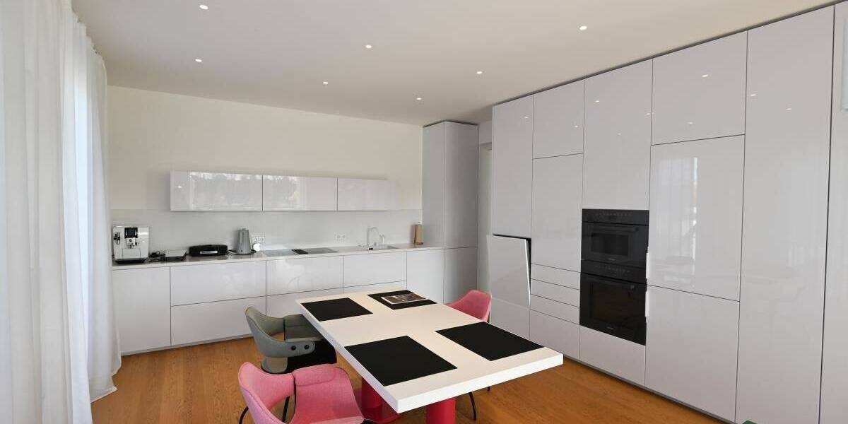 Etagenwohnung Ludwigsburg Ost - 4 Zimmer, 196 m&sup2;, 2.350&euro; | Angebot:25662459