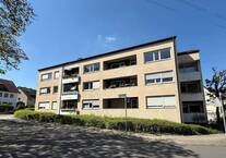 Mehrfamilienhaus mit 13 Wohnungen und 7 Garagen