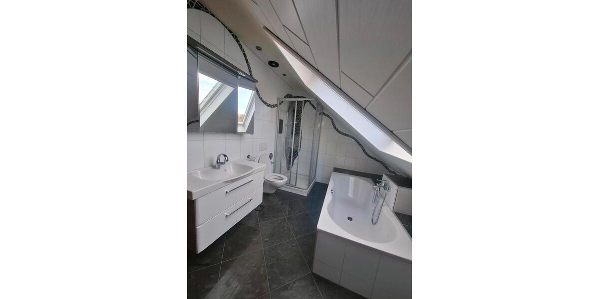 Dachgeschoßwohnung Weil Im Schönbuch - 3 Zimmer, 88 m&sup2;, 850&euro; | Angebot:27594208