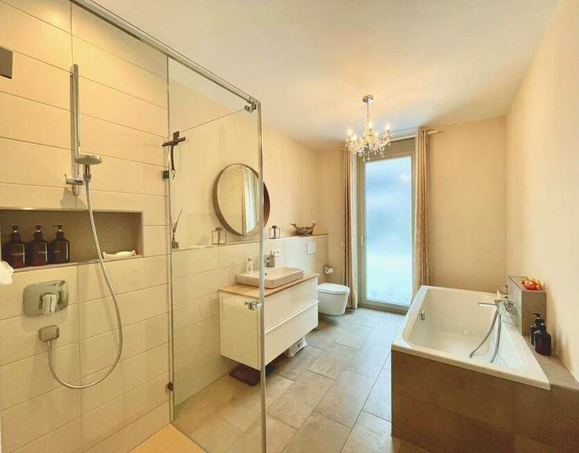 Hochwertige, vollmöblierte Erdgeschosswohnung mit Terrasse und Gartenanteil in bester Lage 4 zimmer