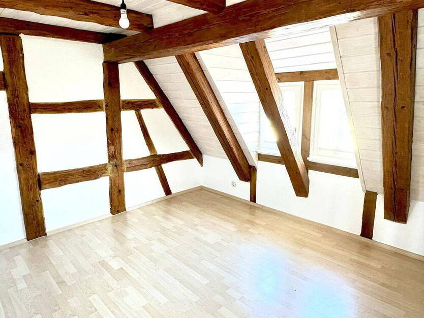 Renningen: Exklusive Maisonette-LoftWohnung im Fachwerkhaus - mit EBK & Tageslichtbad