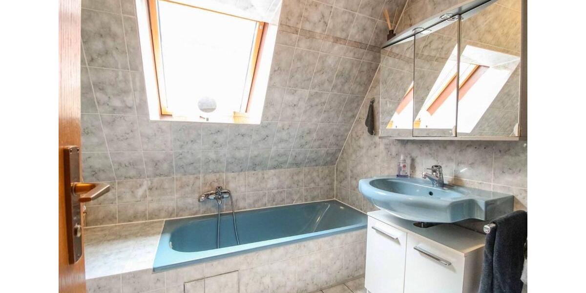 Dachgeschoßwohnung Markgröningen - 4.5 Zimmer, 92 m&sup2;, 375.000&euro; | Angebot:24332167