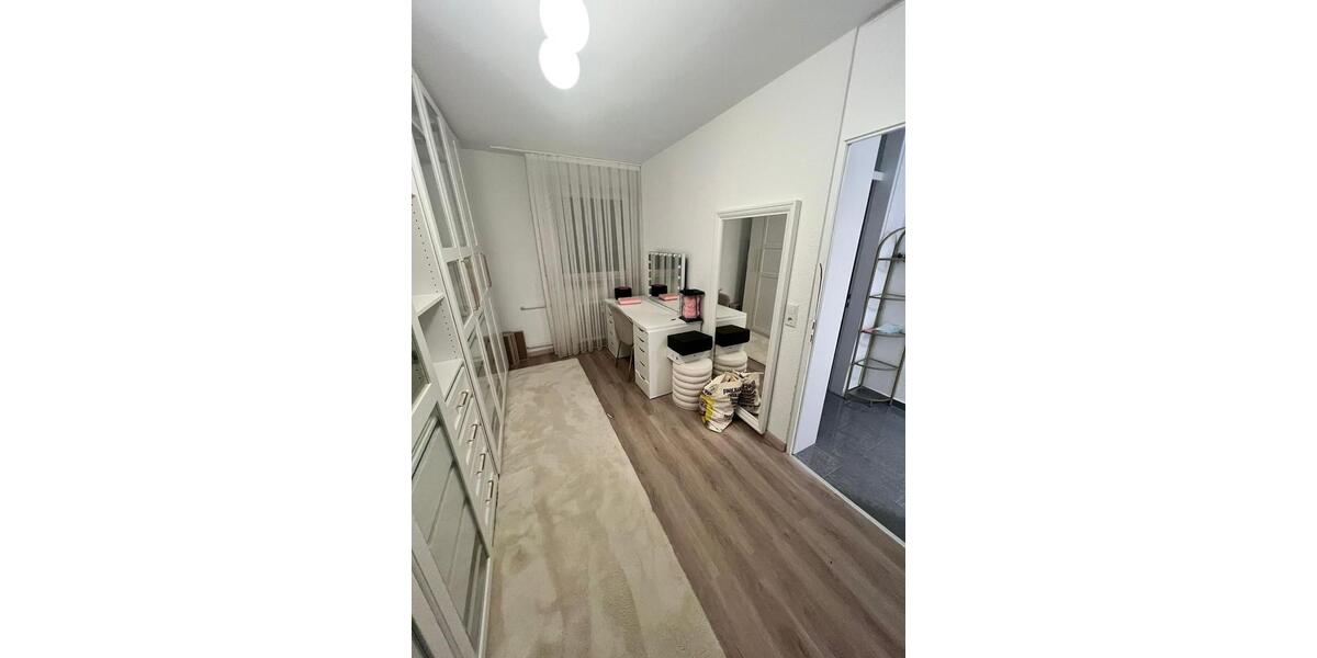 Etagenwohnung Leonberg - 3 Zimmer, 81 m&sup2;, 1.400&euro; | Angebot:26350182