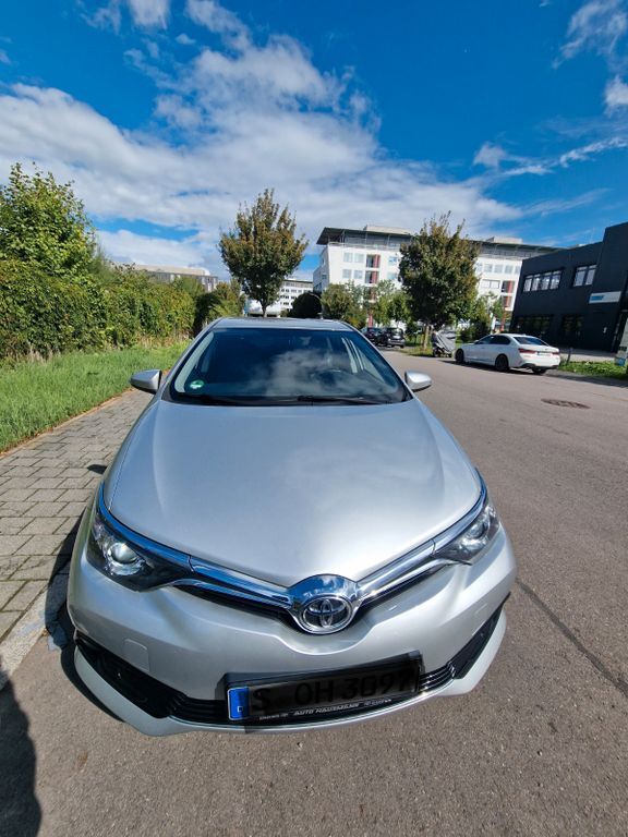 Toyota Auris 185.000 km 8.900 € Stuttgart 70374
