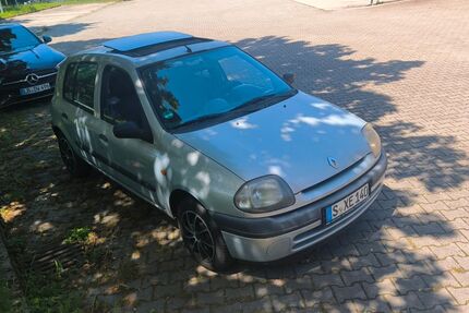 Renault Clio 146.900 km 1.599 &euro; Stuttgart 70376
