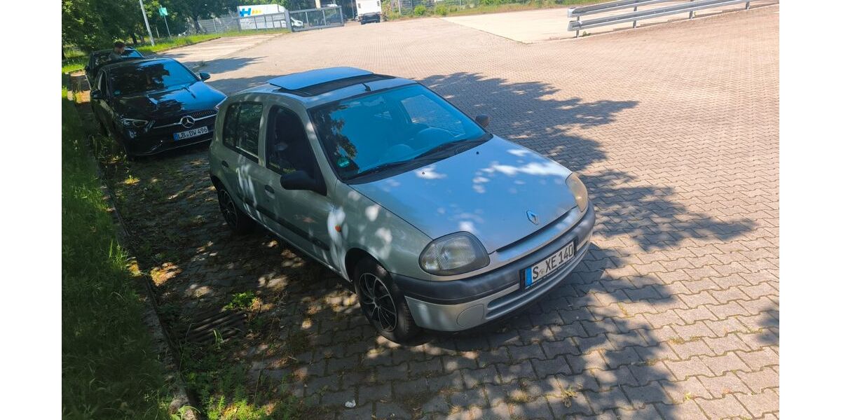 Renault Clio 146.900 km 1.599 &euro; Stuttgart 70376