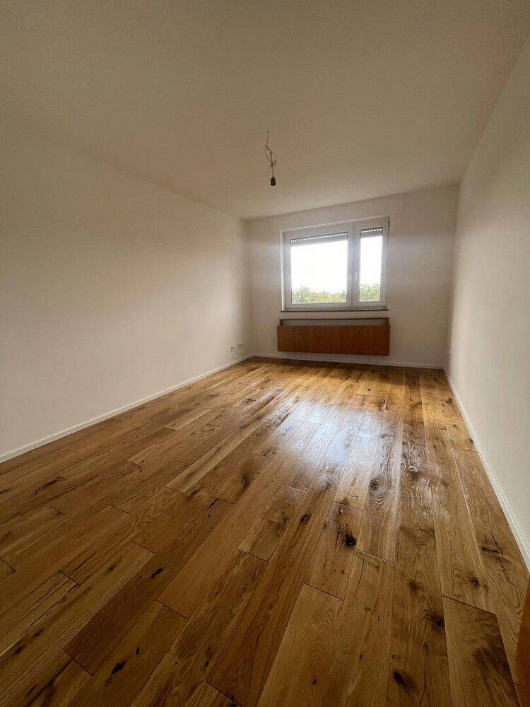 Charmante 5-Zimmer-Whg mit Panoramablick, zwei Balkonen & Tiefgarage - Zweitbezug nach Kernsanierung