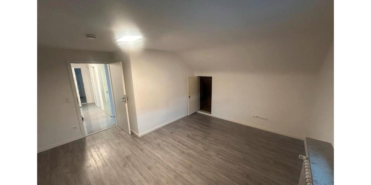 Dachgeschoßwohnung Sindelfingen - 2 Zimmer, 58 m&sup2;, 1.000&euro; | Angebot:24782144