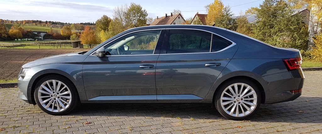 Skoda Superb 82.000 km 23.950 &euro; Magstadt 71106