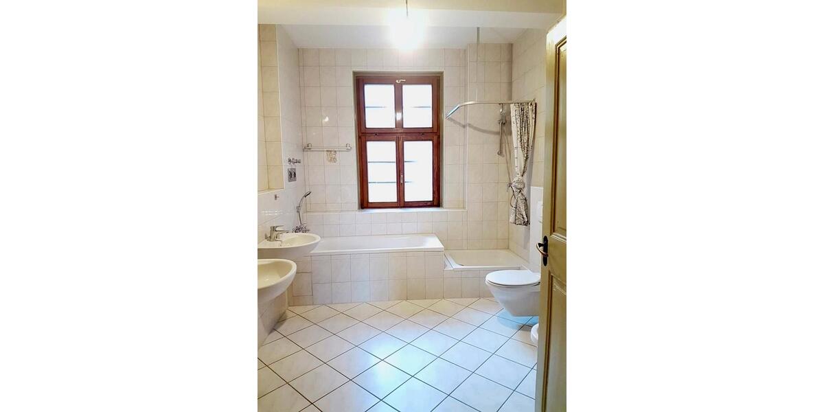 Etagenwohnung Ludwigsburg - 3 Zimmer, 125 m&sup2;, 1.390&euro; | Angebot:26261285