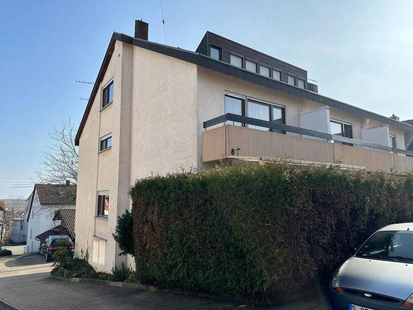 Gepflegtes Reiheneckhaus m. Terrasse u. drei Balkonen in bevorzugter, zentrumsnaher Lage