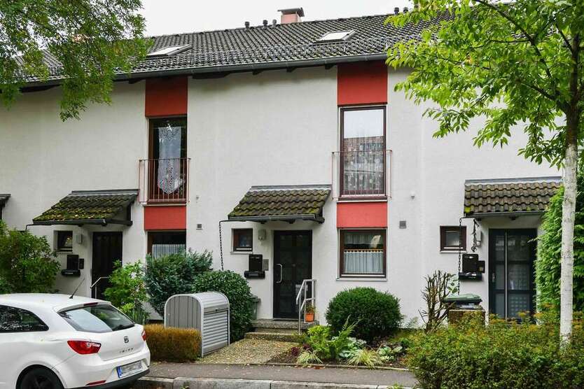 Haus zum Kaufen in Böblingen 549.000 € 109.77 m² 5 zimmer