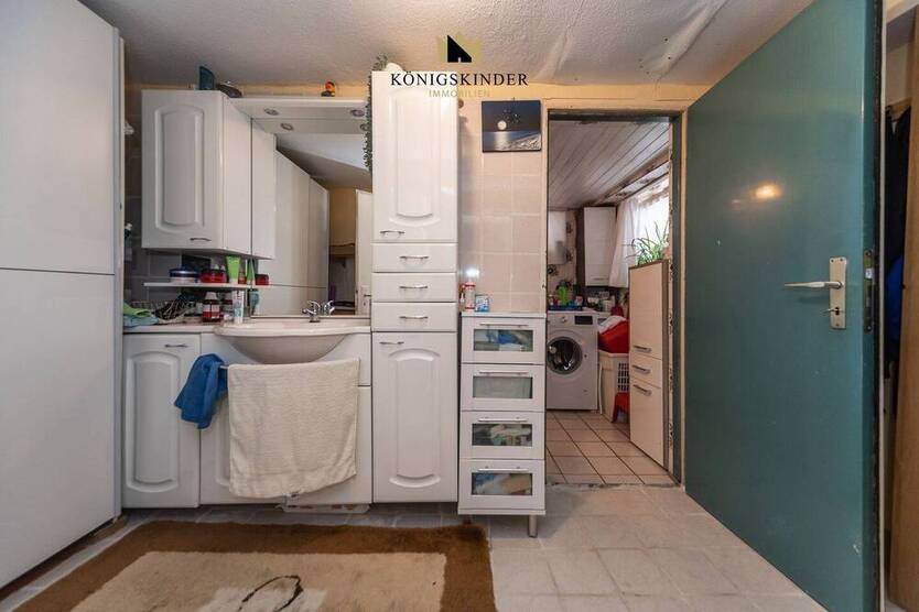 Einfamilienhaus mit Potential: 6 Zimmer, großes Grundstück, schöner Garten. Ihr neues Zuhause?