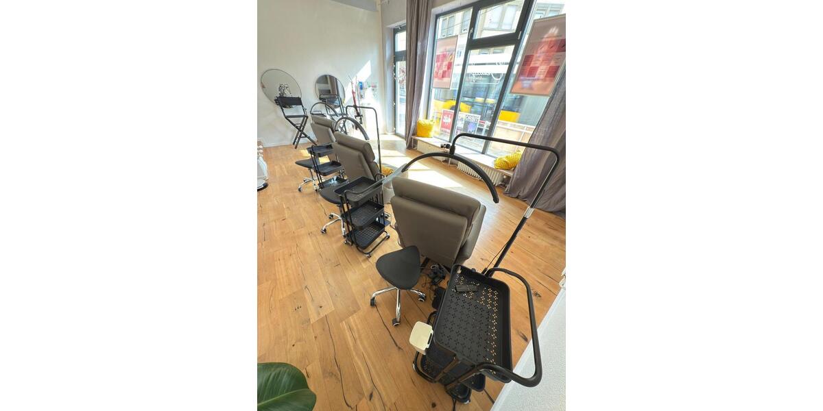 Vermietung Arbeitsplätze für selbstständige Beauty Artists zimmer