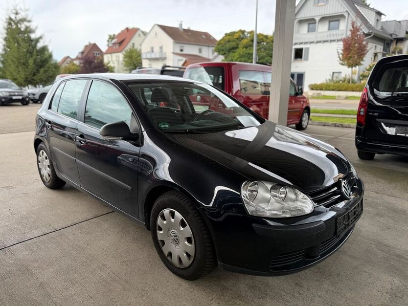 VW Golf 98.000 km 2.999 € Gomaringen 72810