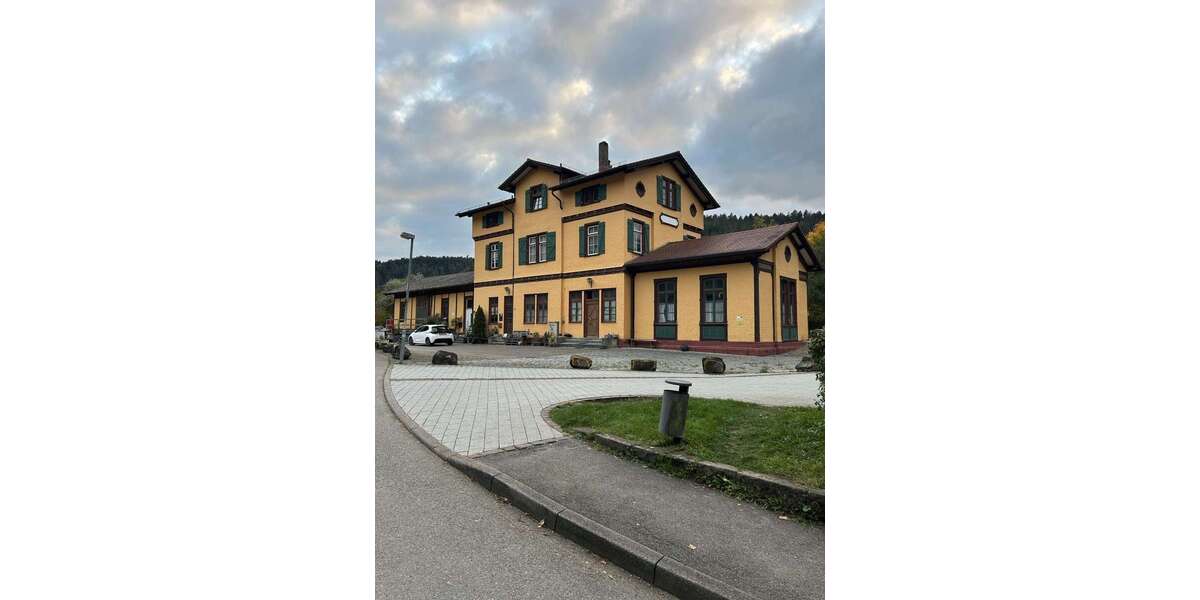 Einfamilienhaus Calw / Hirsau Hirsau - 8 Zimmer, 420 m&sup2;, 580.000&euro; | Angebot:24353431