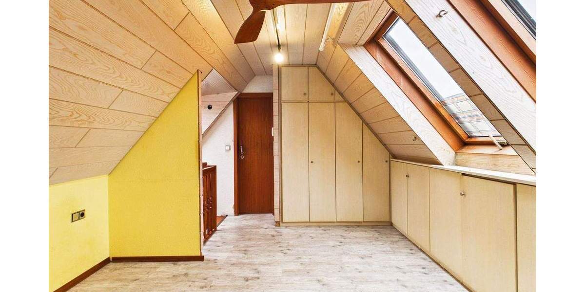 Mehrfamilienhaus, Wohnhaus Ludwigsburg Neckarweihingen - 6 Zimmer, 180 m&sup2;, 698.000&euro; | Angebot:25772242