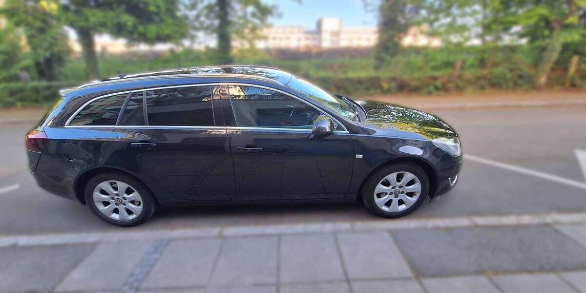 Opel Insignia 95.400 km 10.900 &euro; Stuttgart 70191