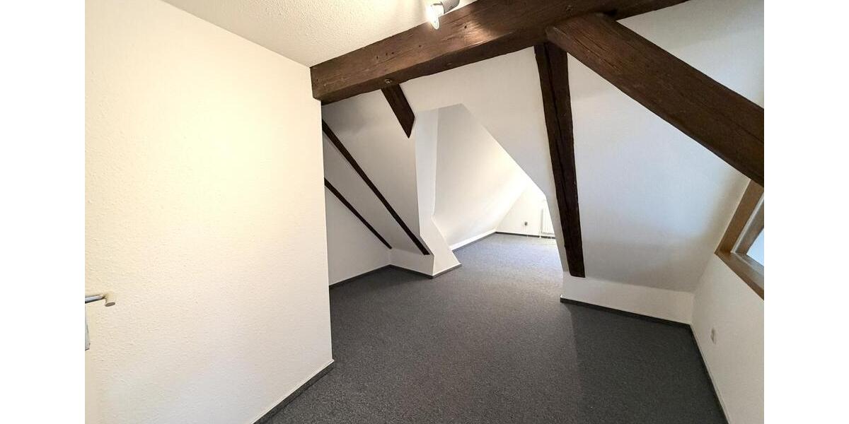 Dachgeschoßwohnung Esslingen am Neckar - 3.5 Zimmer, 105 m&sup2;, 1.400&euro; | Angebot:26057341