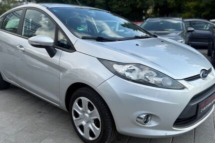 Ford Fiesta 154.306 km 3.999 € Fellbach 70736