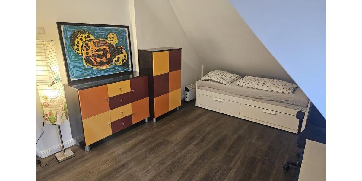 Dachgeschoßwohnung Stuttgart Feuerbach - 3 Zimmer, 65 m&sup2;, 1.200&euro; | Angebot:25547181