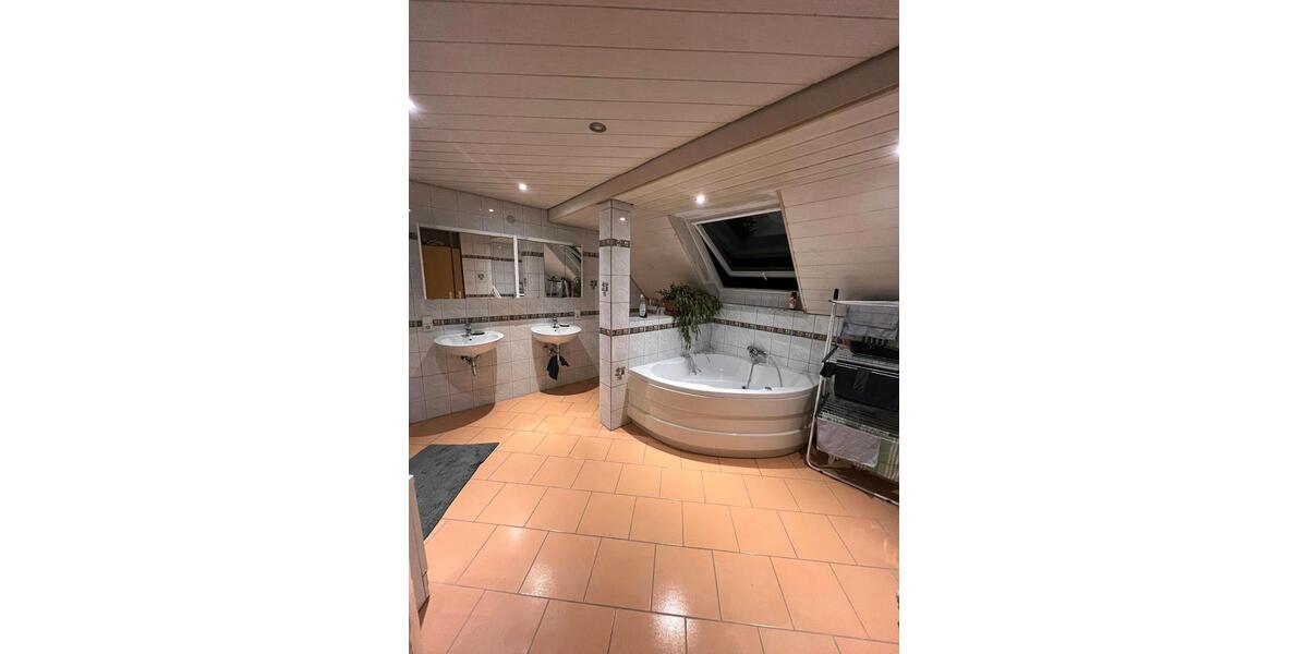 Etagenwohnung Ammerbuch - 7 Zimmer, 15 m&sup2;, 450&euro; | Angebot:24491915