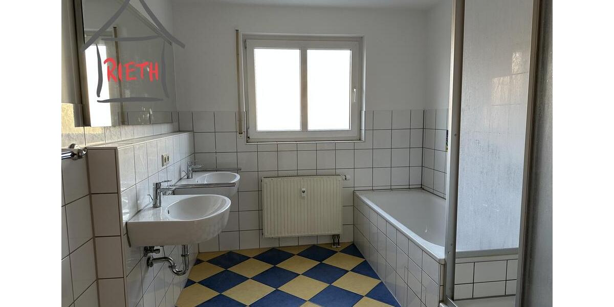 Erdgeschoßwohnung Ludwigsburg Eglosheim - 5 Zimmer, 145 m&sup2;, 1.650&euro; | Angebot:23820195