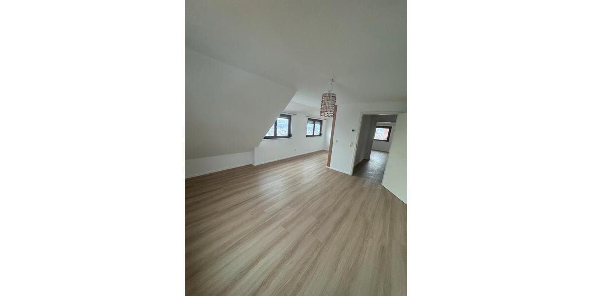 Dachgeschoßwohnung Esslingen am Neckar Oberesslingen - 3.5 Zimmer, 73 m&sup2;, 1.300&euro; | Angebot:24469045