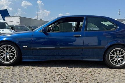 BMW 323