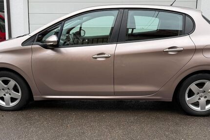 Peugeot 208 121.594 km 3.699 € Nürtingen 72622