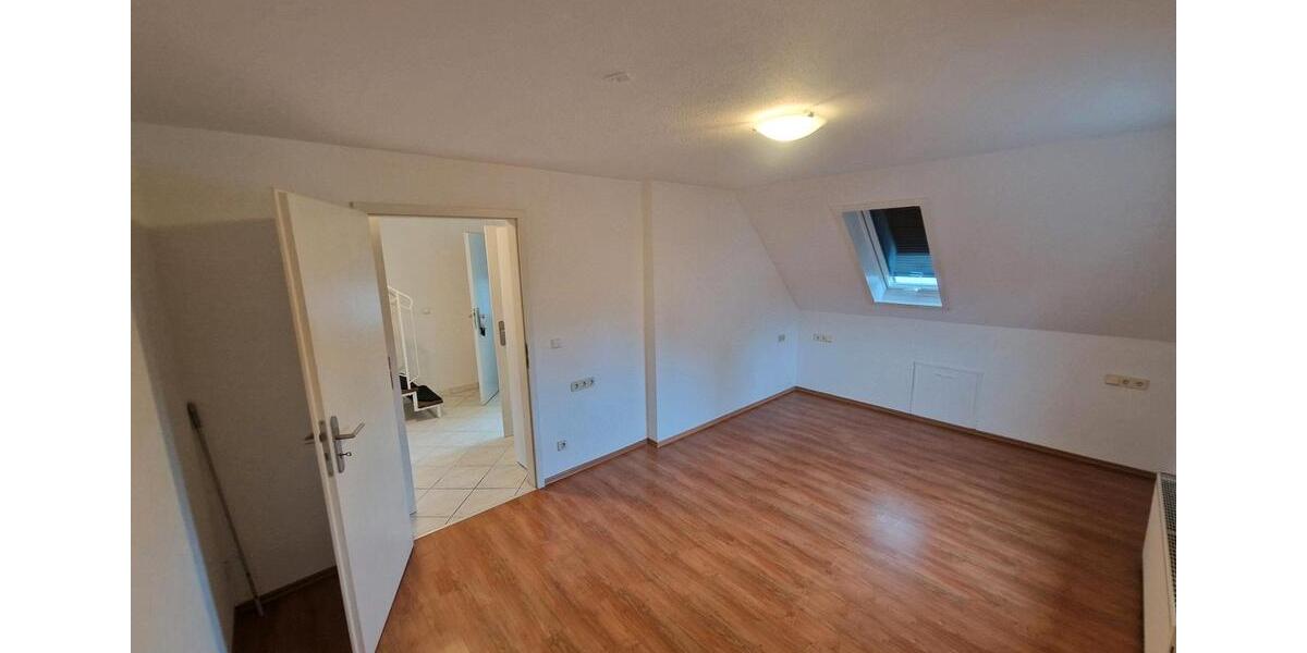 Dachgeschoßwohnung Stuttgart Neuwirtshaus - 3 Zimmer, 60 m&sup2;, 1.050&euro; | Angebot:24838135