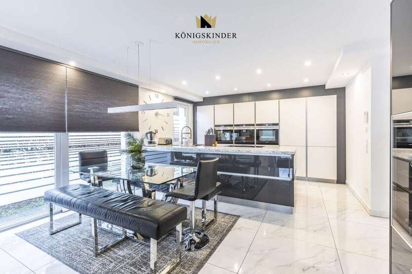 Haus zum Kaufen in Leonberg 1.150.000 € 247 m²