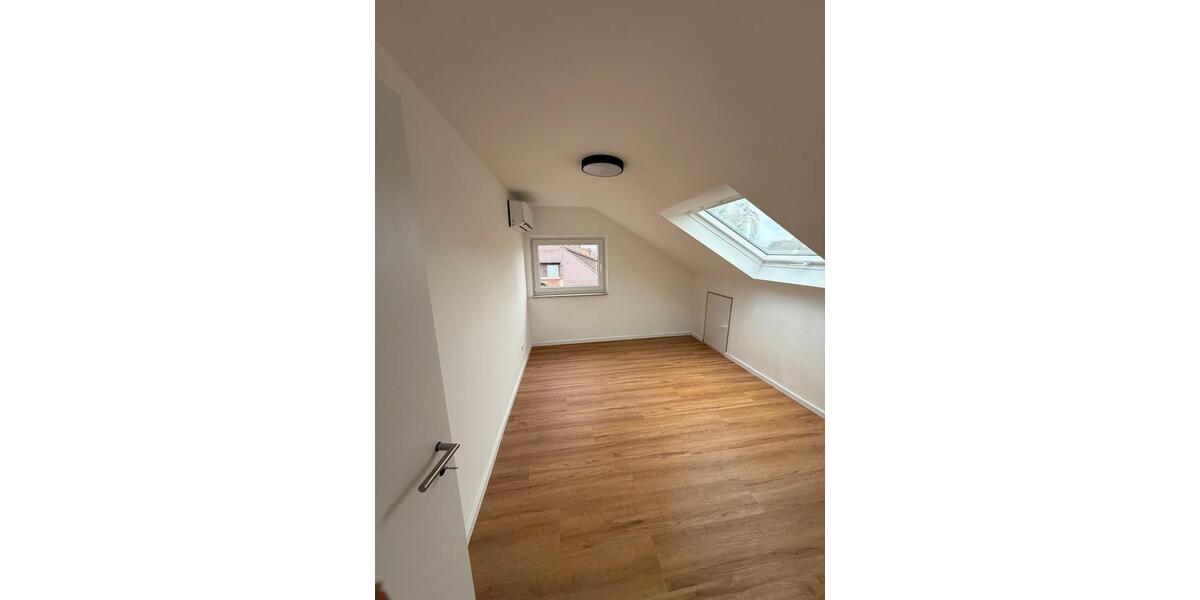 Dachgeschoßwohnung Stuttgart Stuttgart-Nord - 3 Zimmer, 75 m&sup2;, 1.350&euro; | Angebot:24714534