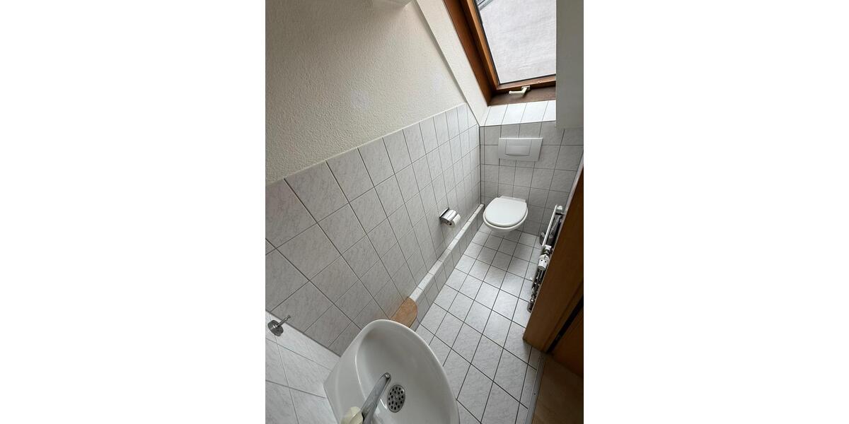 Dachgeschoßwohnung Rottenburg am Neckar - 3.5 Zimmer, 75 m&sup2;, 185.000&euro; | Angebot:26804440