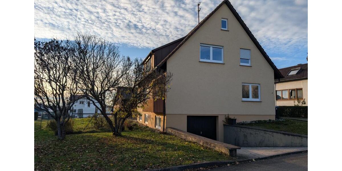 Freistehendes Einfamilienhaus mit großem Garten und Balkon 9 zimmer