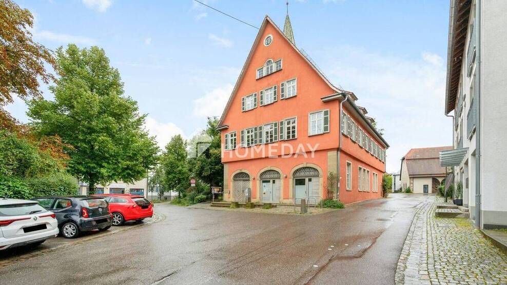 Möbliertes 1-Zimmer-Apartment im DG mit TG-Stellplatz - sofort bezugsfrei in Uni-Nähe!