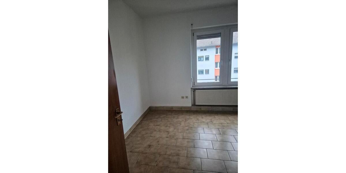 Etagenwohnung Pforzheim Dillweißenstein - 3 Zimmer, 100 m&sup2;, 950&euro; | Angebot:24705985